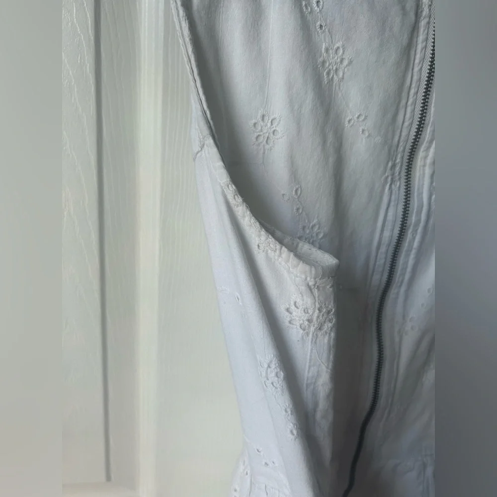 Cute white floral eyelet/broderie anglaise sun dress - size medium (M)